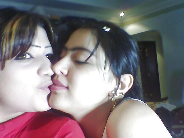 15P Arab Girls 4U ( Lesbians Colleftios - Part 1 ) 