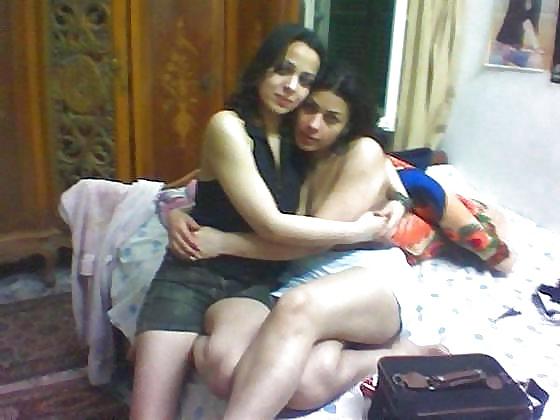 15P Arab Girls 4U ( Lesbians Colleftios - Part 1 ) 