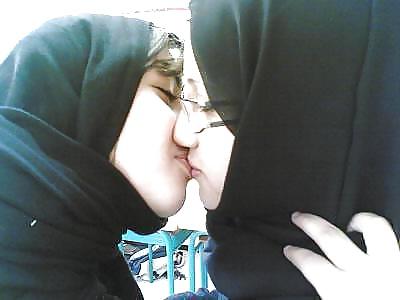 15P Arab Girls 4U ( Lesbians Colleftios - Part 1 ) 