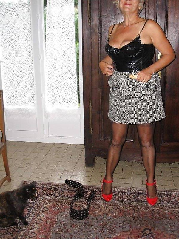 25P Mature Beauty - Annick 32