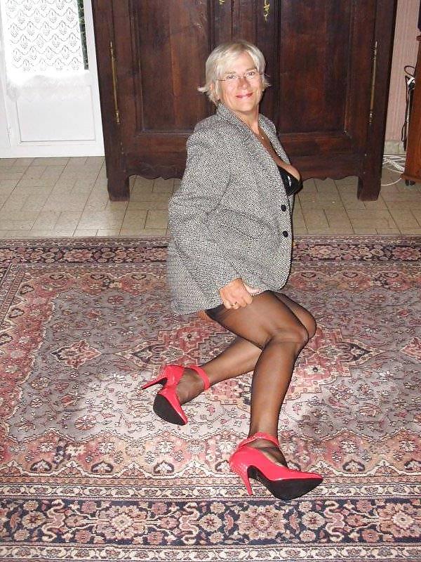 25P Mature Beauty - Annick 32