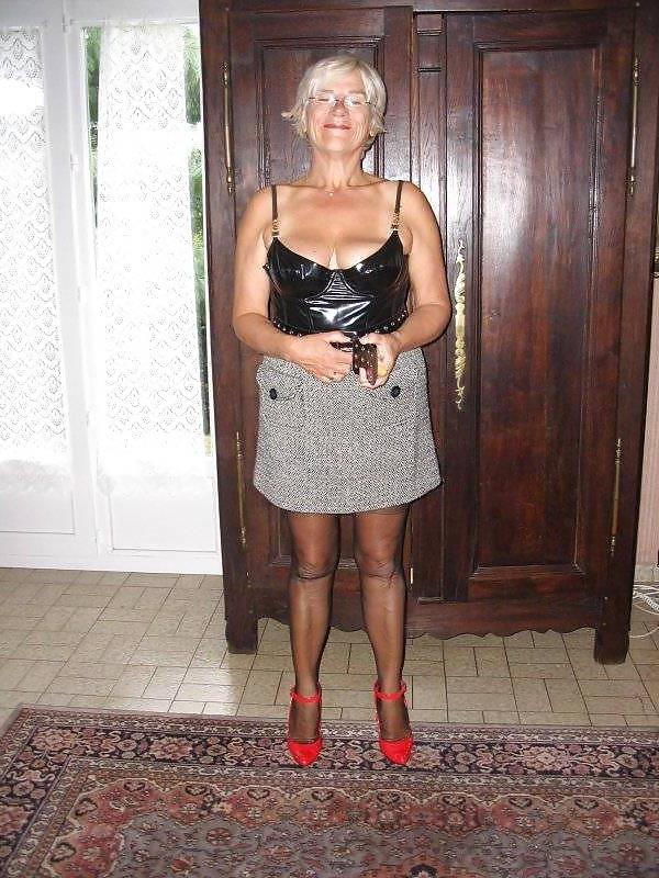 25P Mature Beauty - Annick 32