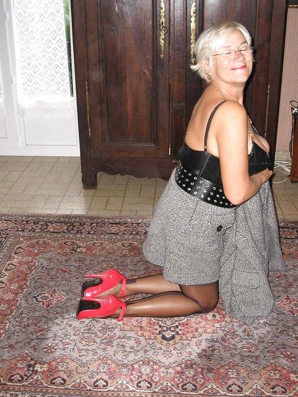 25P Mature Beauty - Annick 32