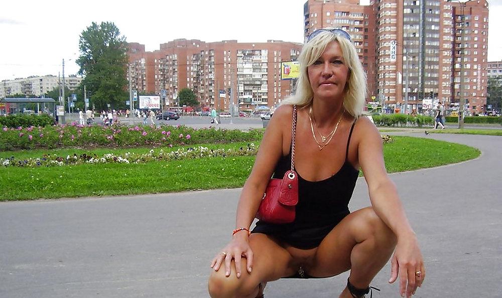 11P Flashing pussy