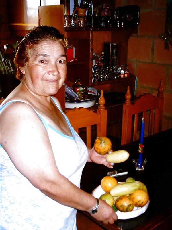 25P Colombian granny Bell (nineteenth set)