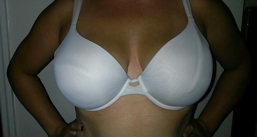 25P Bras on random women 10
