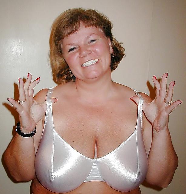 25P Bras on random women 10