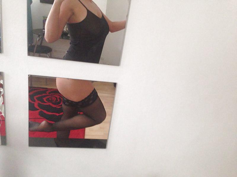 25P Even on her day off work jayne still send me sexy pics