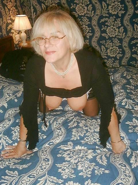 25P Mature Beauty - Annick 37