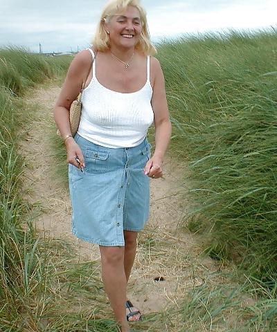 25P Old women like sex (webfound)
