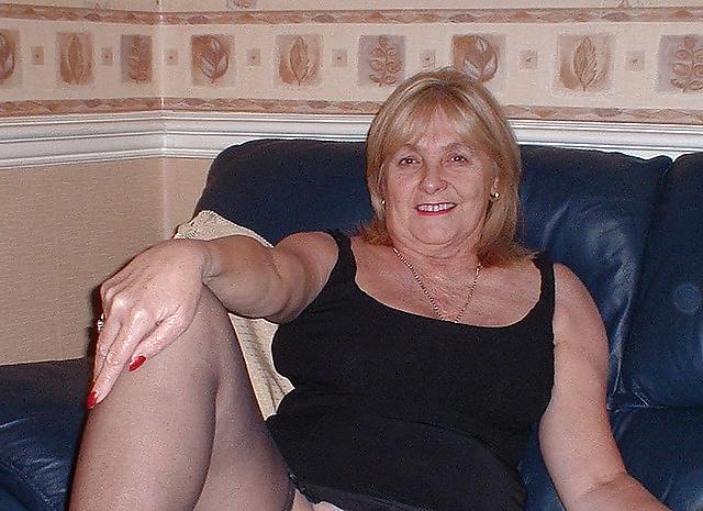 25P Old women like sex (webfound)