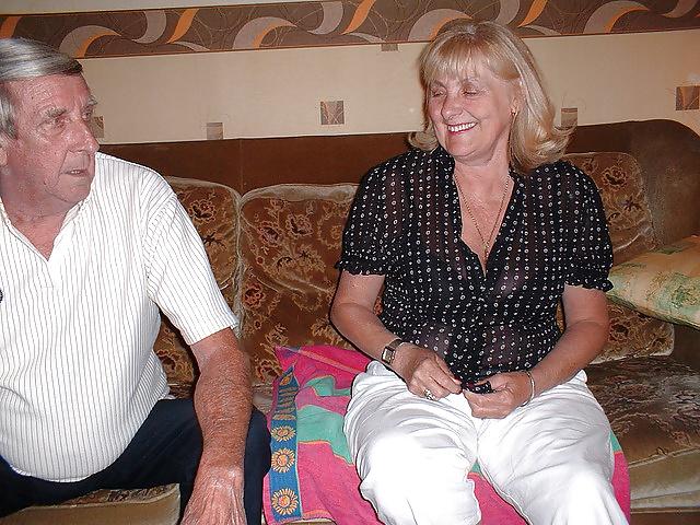 25P Old women like sex (webfound)