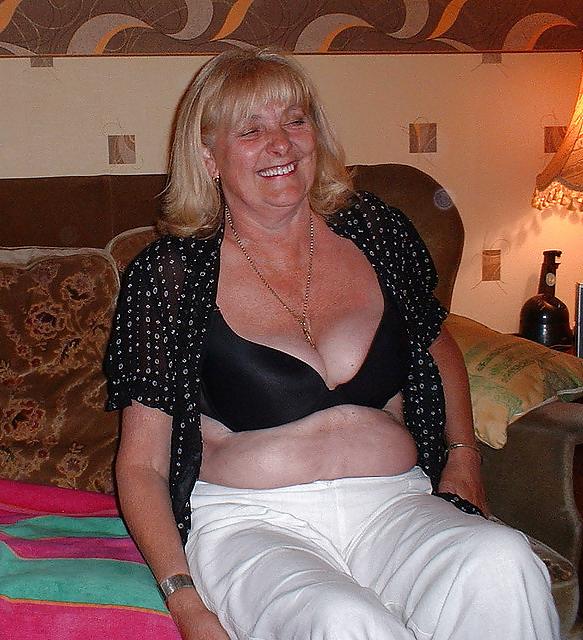 25P Old women like sex (webfound)
