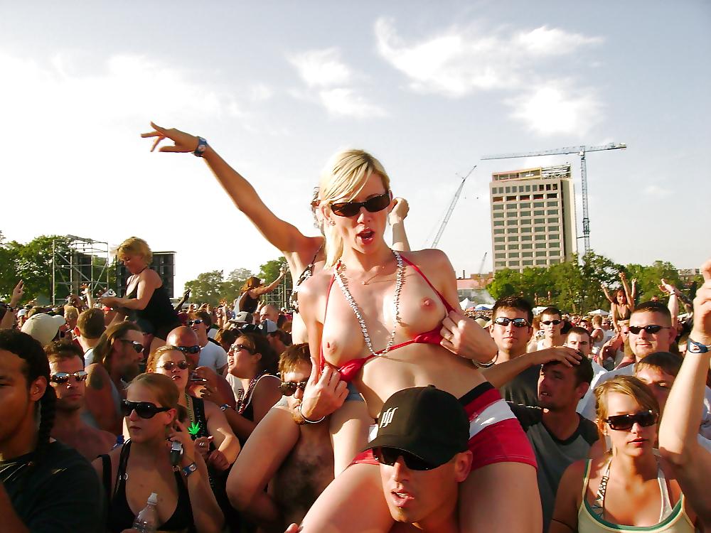 25P Party girls and public flashers