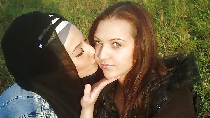 25P Hijabi Lesbians