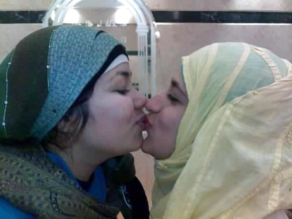 25P Hijabi Lesbians