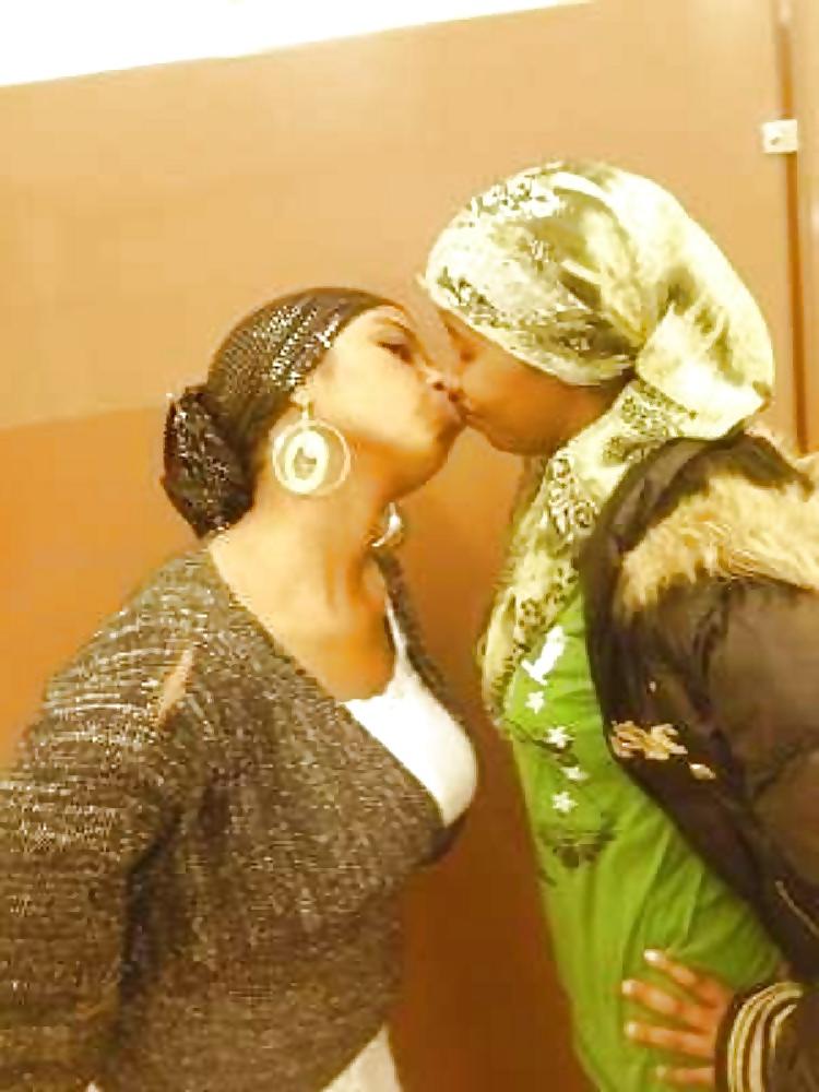 25P Hijabi Lesbians
