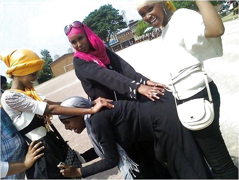 25P Hijabi Lesbians
