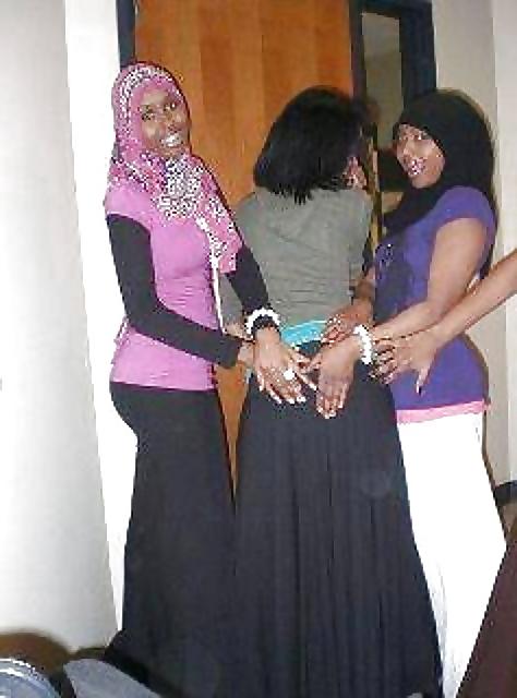 25P Hijabi Lesbians