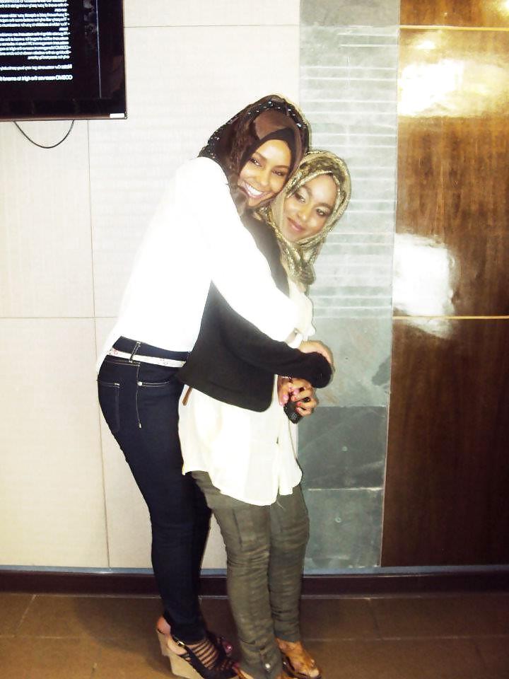 25P Hijabi Lesbians