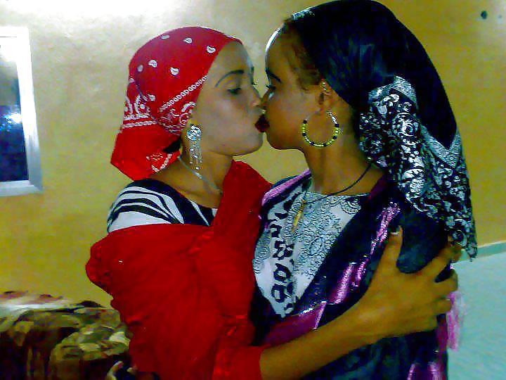 25P Hijabi Lesbians