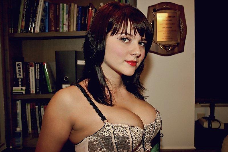 22P Classy woman lingerie part III