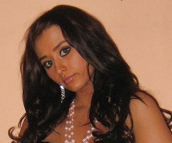 25P Busty Amateur Sweety