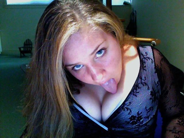 25P Chubby girls suck tits herself