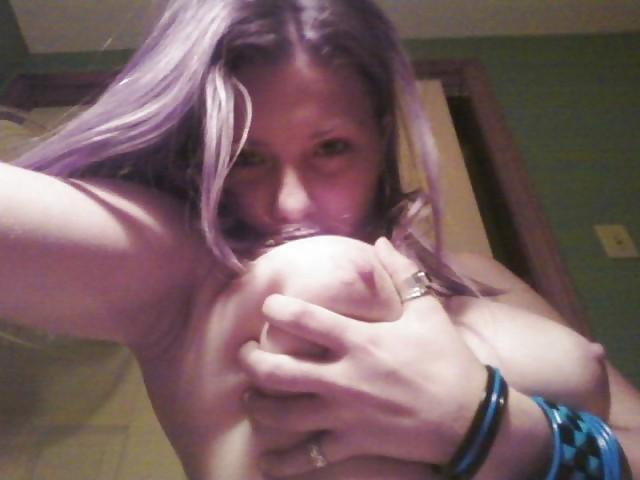 25P Chubby girls suck tits herself
