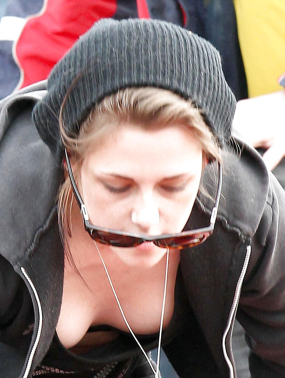 7P Kristen stewart downblouse 