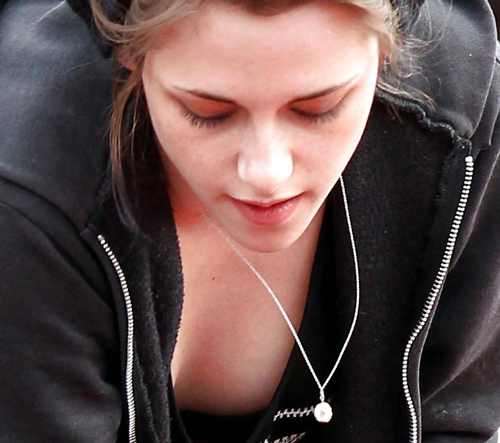 7P Kristen stewart downblouse 