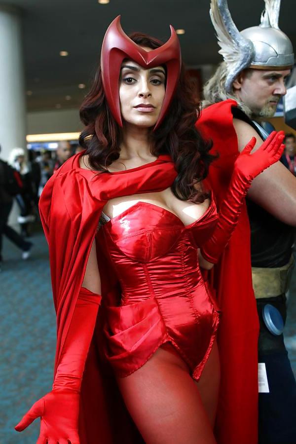 25P Comic Con Girls