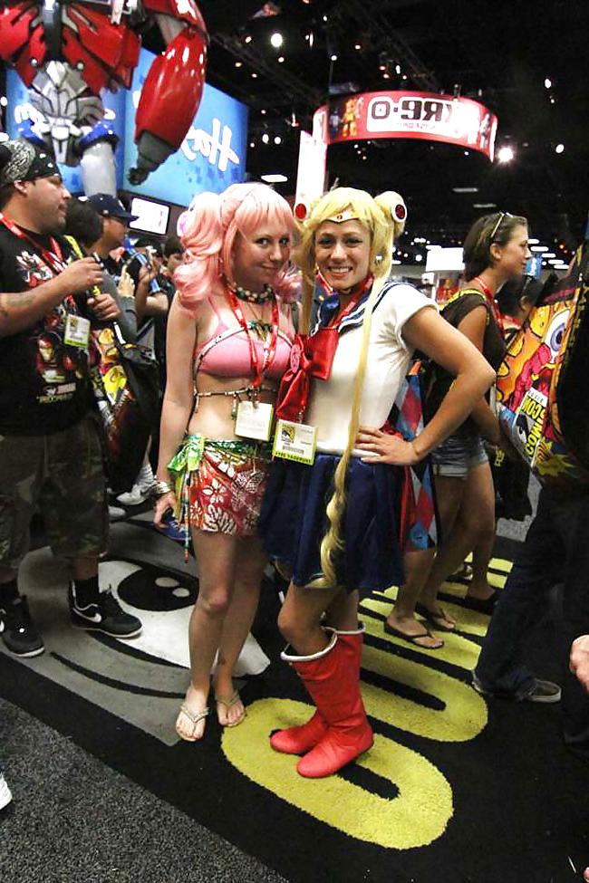 25P Comic Con Girls