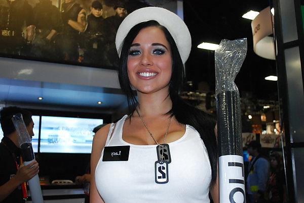 25P Babes of Comic Con 01