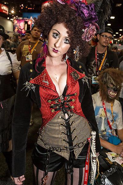 25P Babes of Comic Con 01