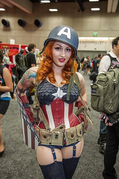 25P Babes of Comic Con 01