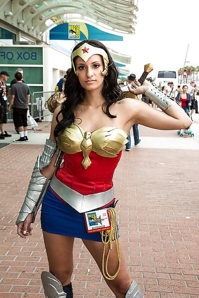 25P Babes of Comic Con 01