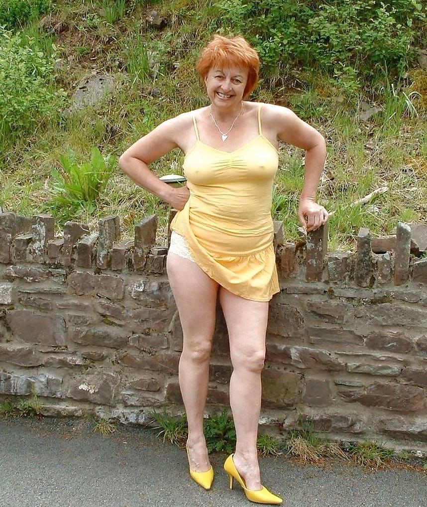 19P Her Nipples Are Poking Through The Top 2