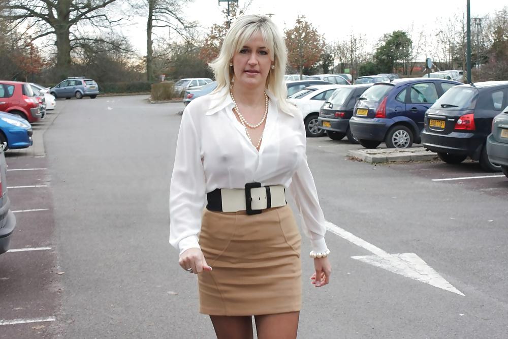 19P Her Nipples Are Poking Through The Top 2