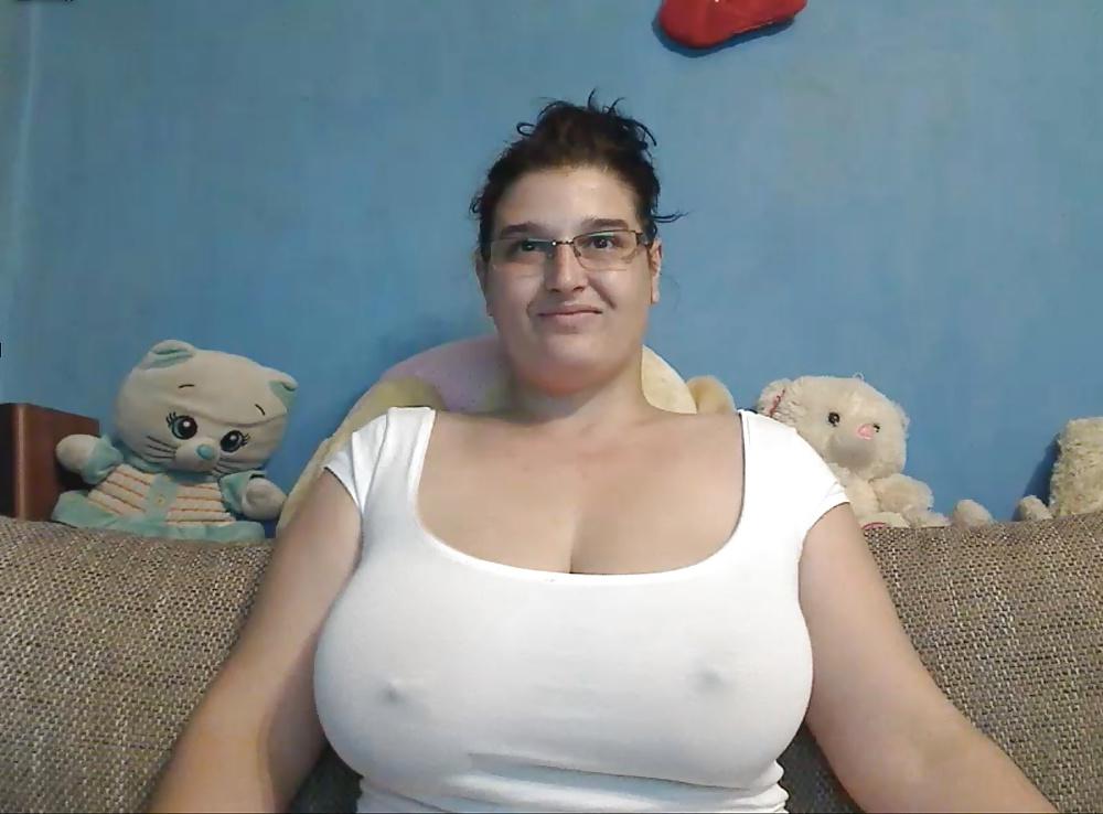 19P Her Nipples Are Poking Through The Top 2
