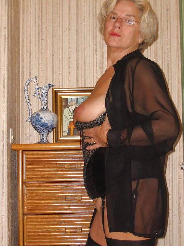 25P Mature Beauty - Annick 67