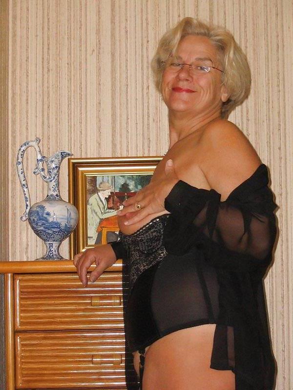 25P Mature Beauty - Annick 67