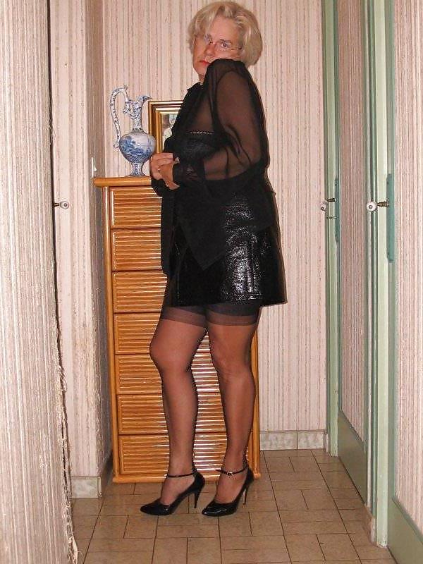25P Mature Beauty - Annick 67
