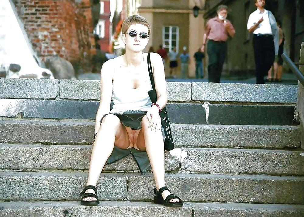 25P Montre moi ta chatte en publique