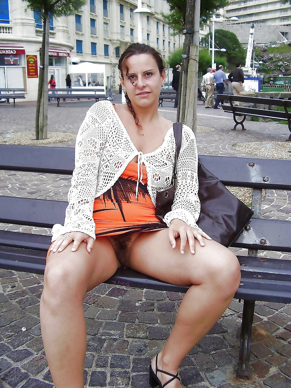 25P Montre moi ta chatte en publique