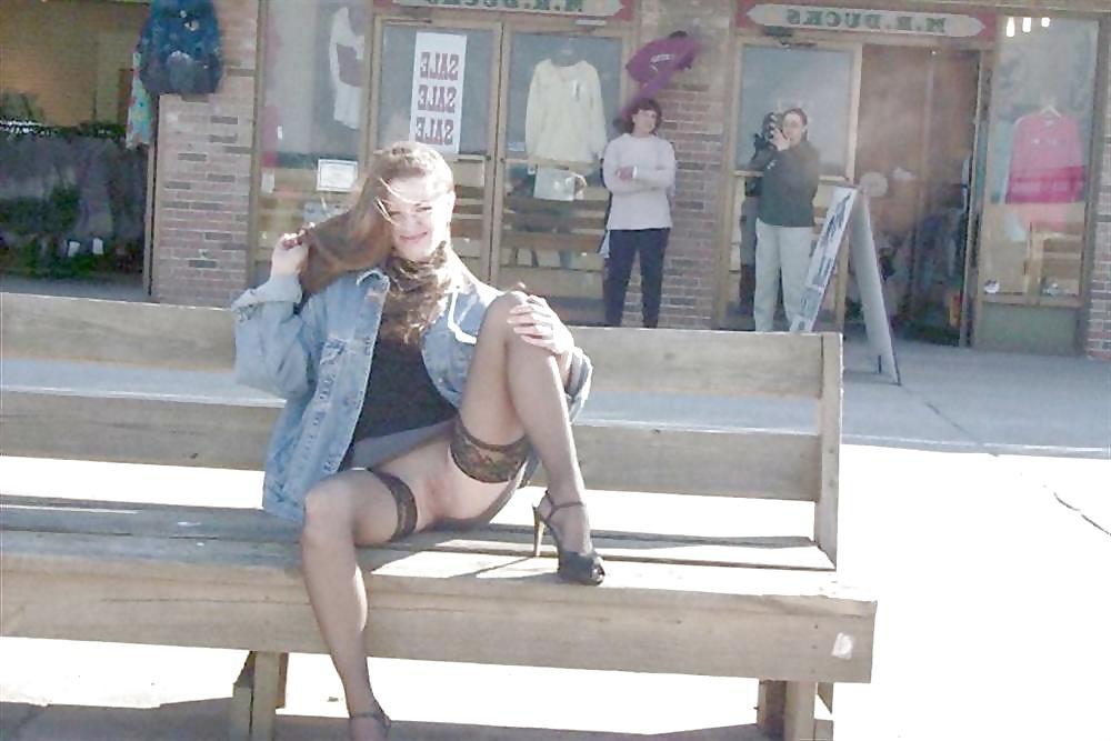 25P Montre moi ta chatte en publique