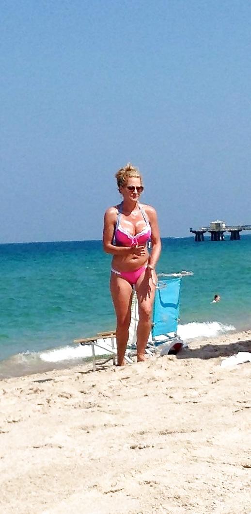 10P Beach Mum