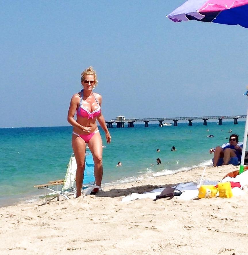 10P Beach Mum