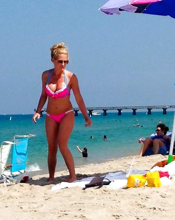 10P Beach Mum