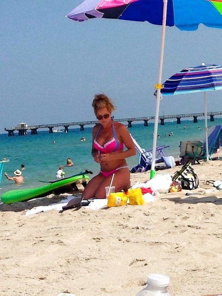 10P Beach Mum